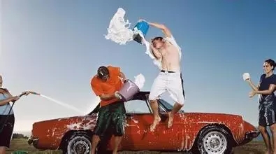 溫度高了，怎么解決汽車在太陽下長期暴曬？