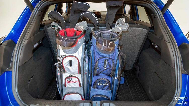 福特發(fā)布PUMA小型SUV官圖，歐式風(fēng)格，造型很有柔和感