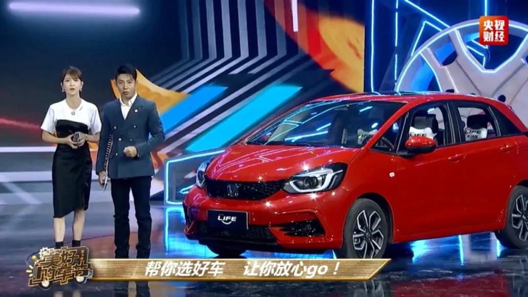 央視直播，名嘴主持竟現(xiàn)場“帶貨”？！